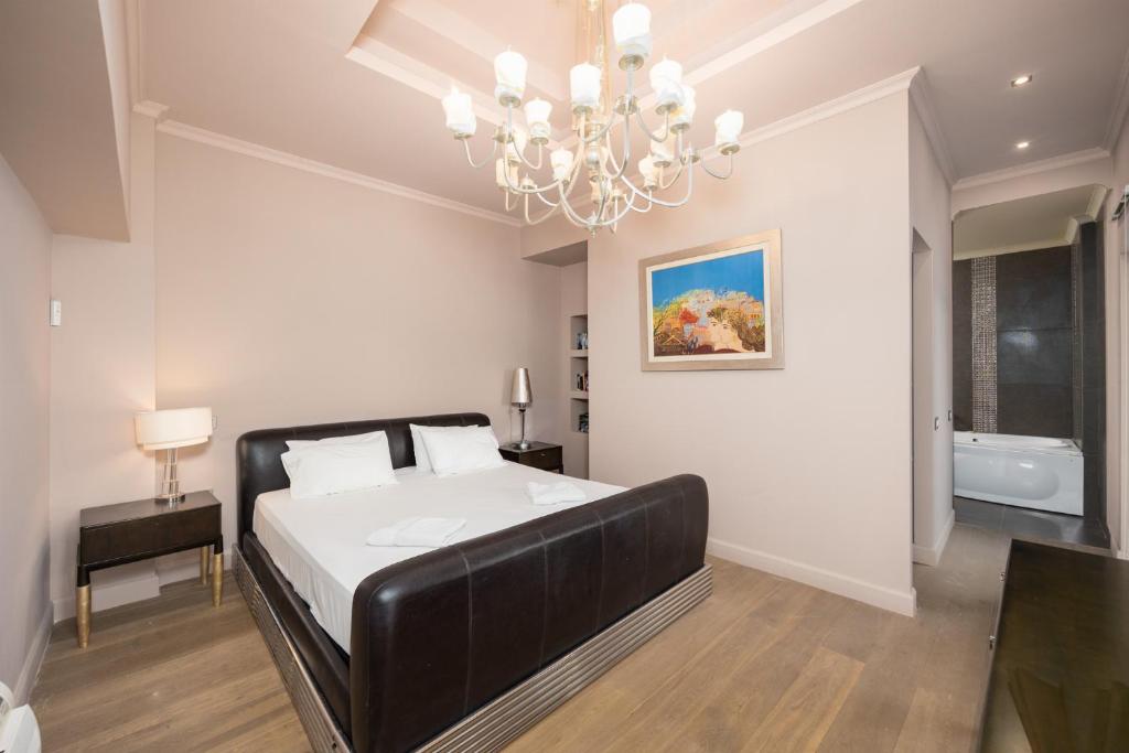 Villa Pomegranate Tree Bedroom