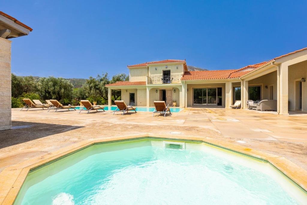 Villa Pomegranate Tree Jacuzzi