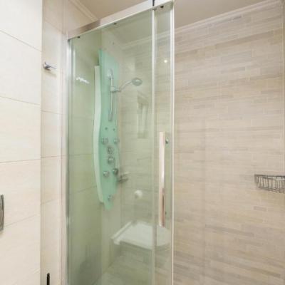 Pomegranate Tree Villa Bathroom