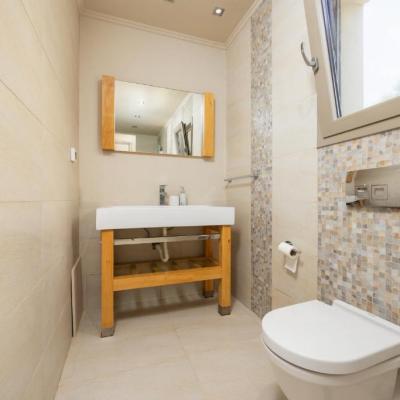 Pomegranate Tree Villa Bathroom