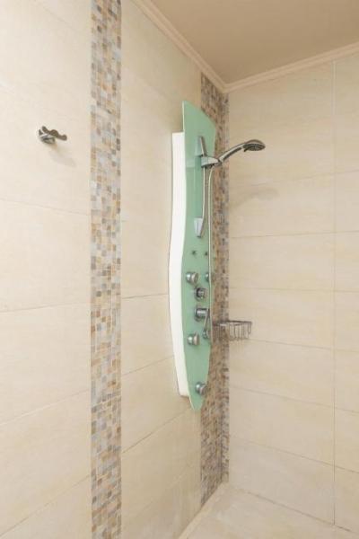 Pomegranate Tree Villa Shower