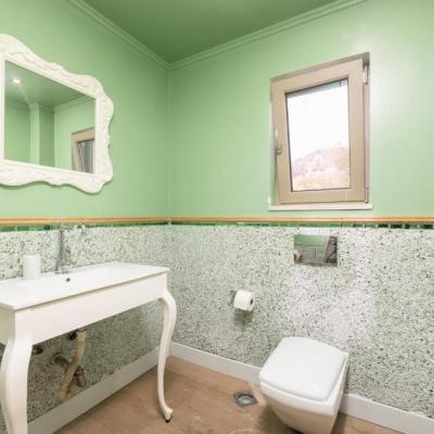 Pomegranate Tree Villa Bathroom